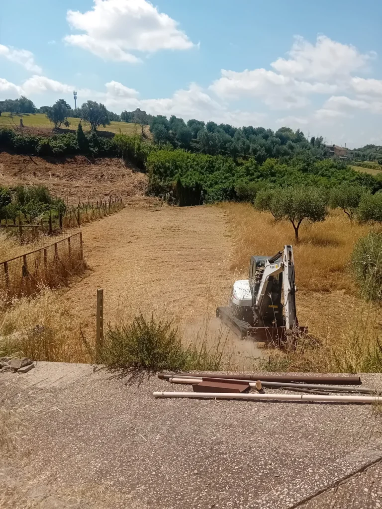 Trinciatura terreno a roma
